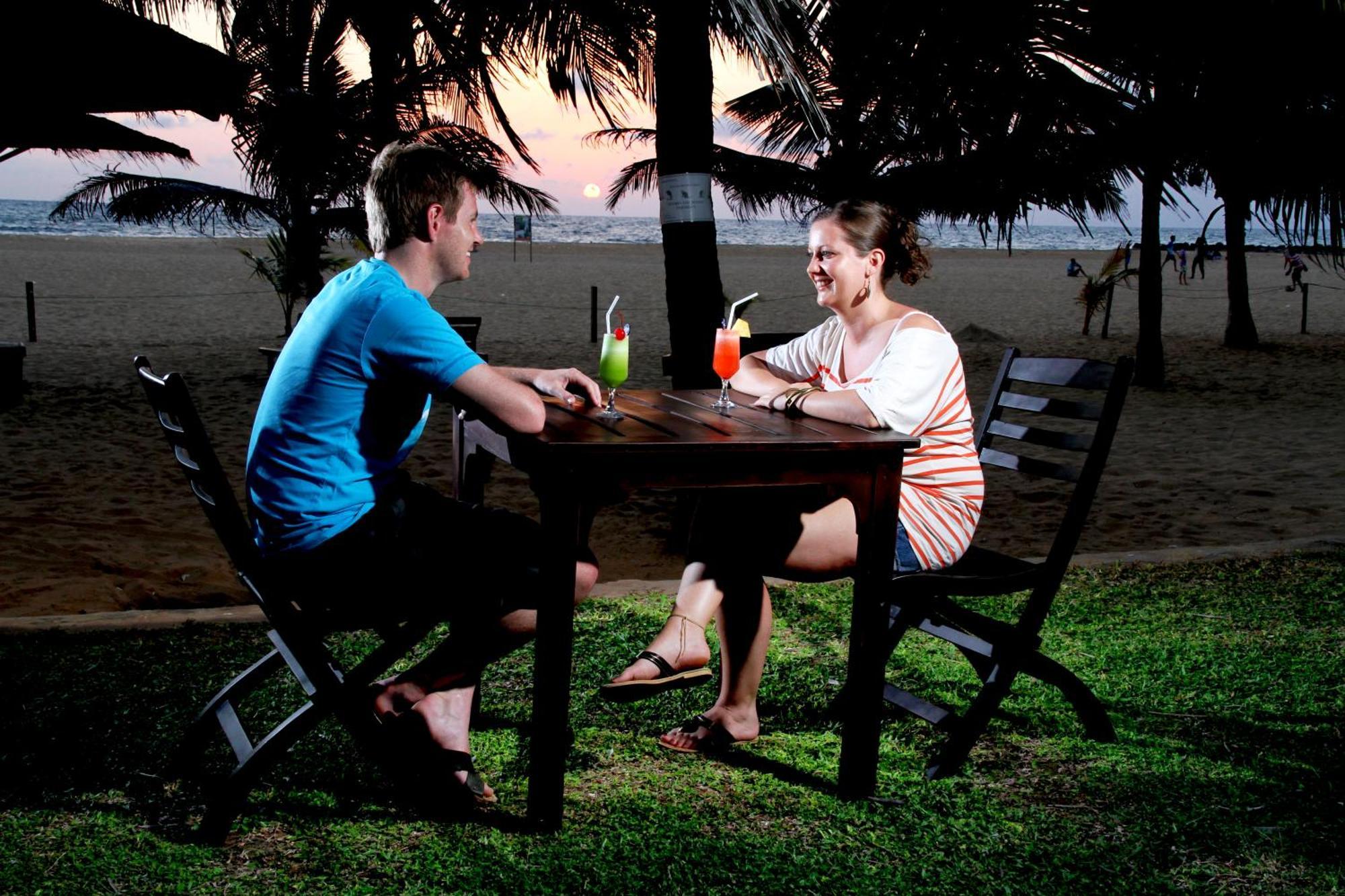 Goldi Sands Hotel Negombo Exterior photo